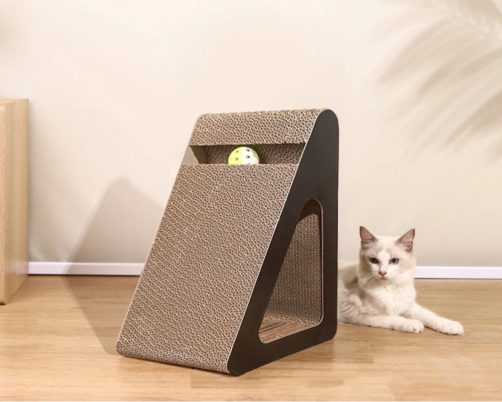 Griffoir pour chat 2 en 1 en carton triangulaire avec balles tournantes, robuste et anti-griffures, soulage le stress du chat.